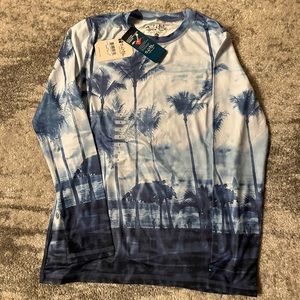 Brand new Salt Life sun shirt. Size women’s small.